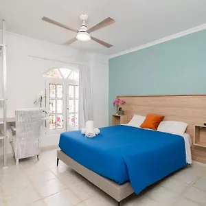 https://villa-neon-tenerife.in-canary-islands.com